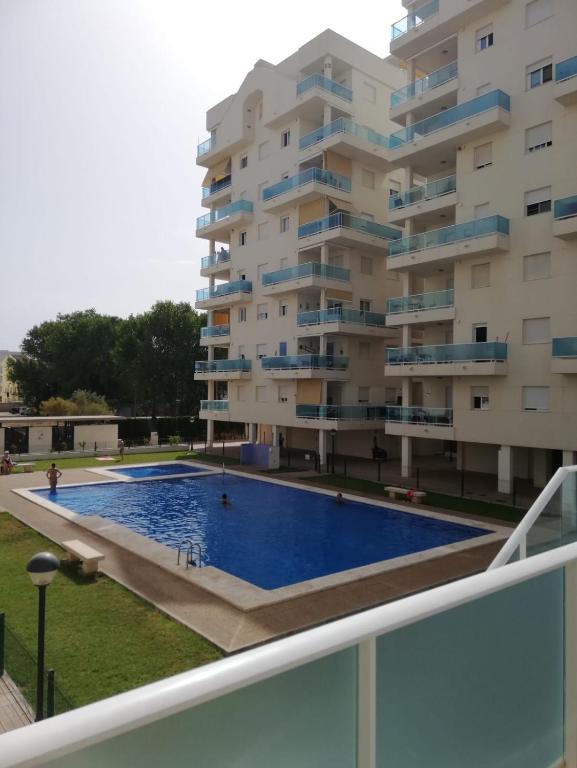 Bazén v ubytování Apartamento Nuevo playa de Piles Complejo Blaumar nebo v jeho okolí