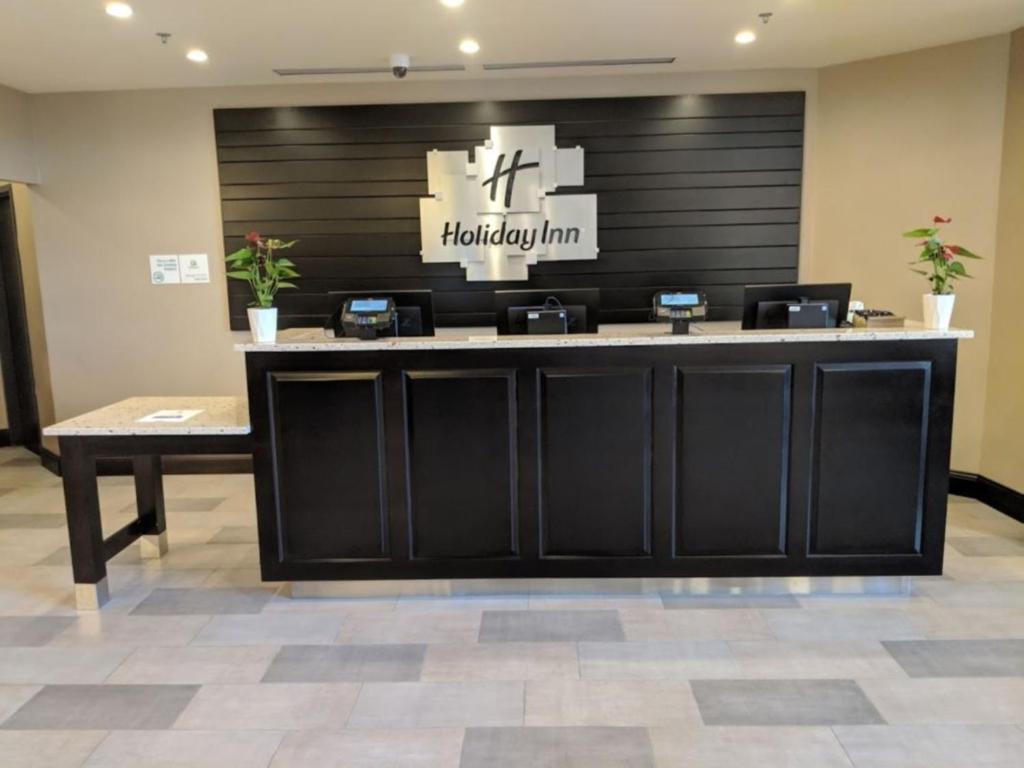 The lobby or reception area at Holiday Inn Champaign, an IHG Hotel