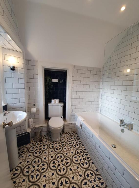 Achray House Restaurant with Rooms - Superior King Room With Lake View