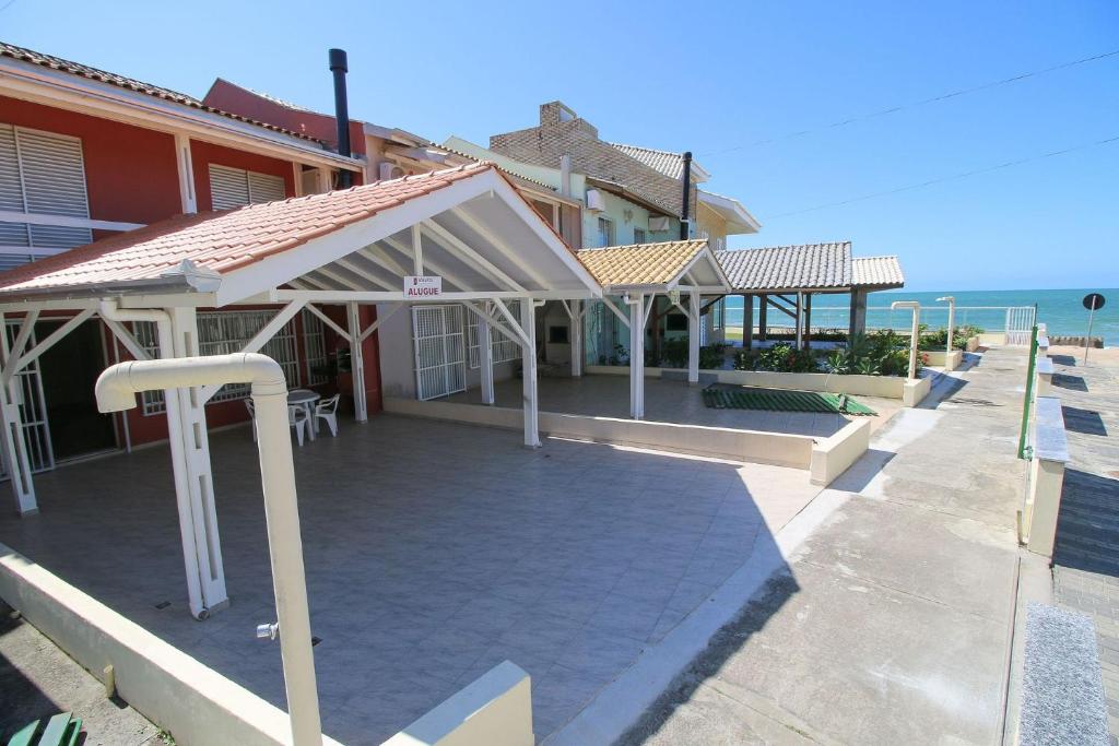 Aluguel Casa 4 quartos s/ 1 suíte frente Mar | Bombas/SC