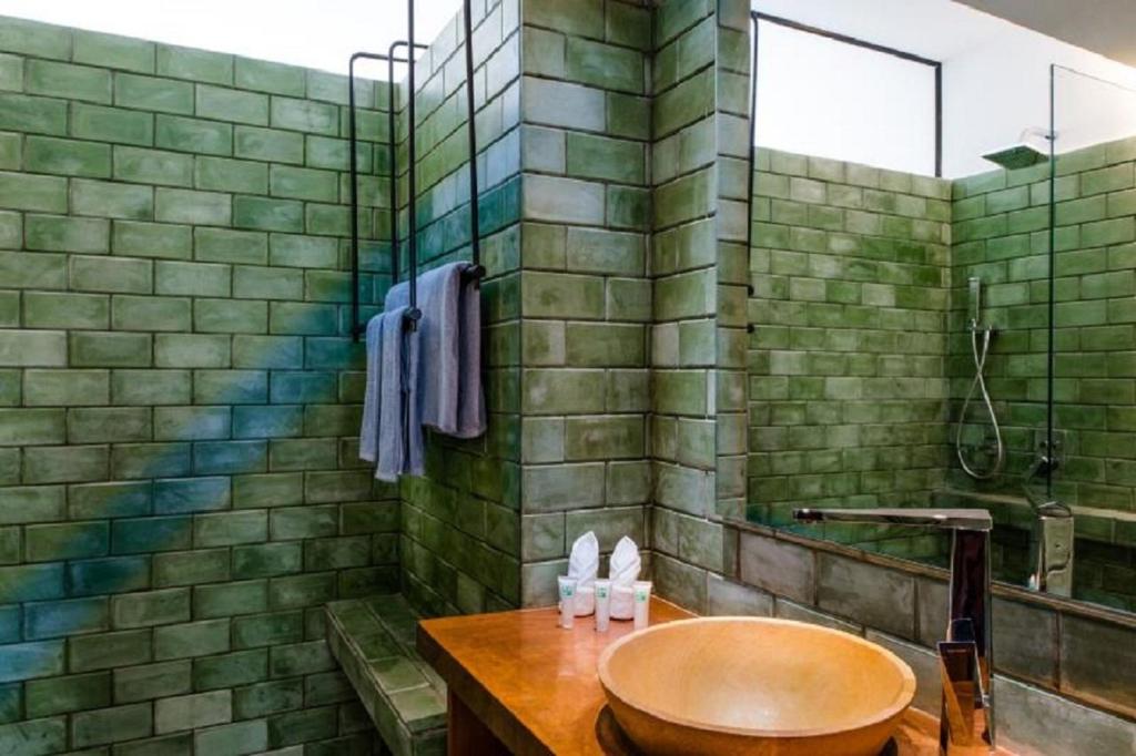 Koupelna v ubytování Atelier Hotel
