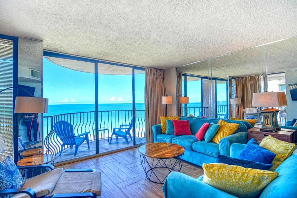 Posezení v ubytování Ocean Front, Private Balconies