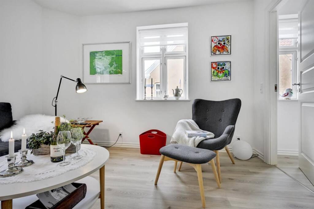 Posezení v ubytování *****elegant feriebolig i hjertet af Kerteminde