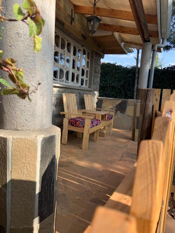 Gallery image of Enchanting Pallet-Themed Olugulu Cottage in Nairobi