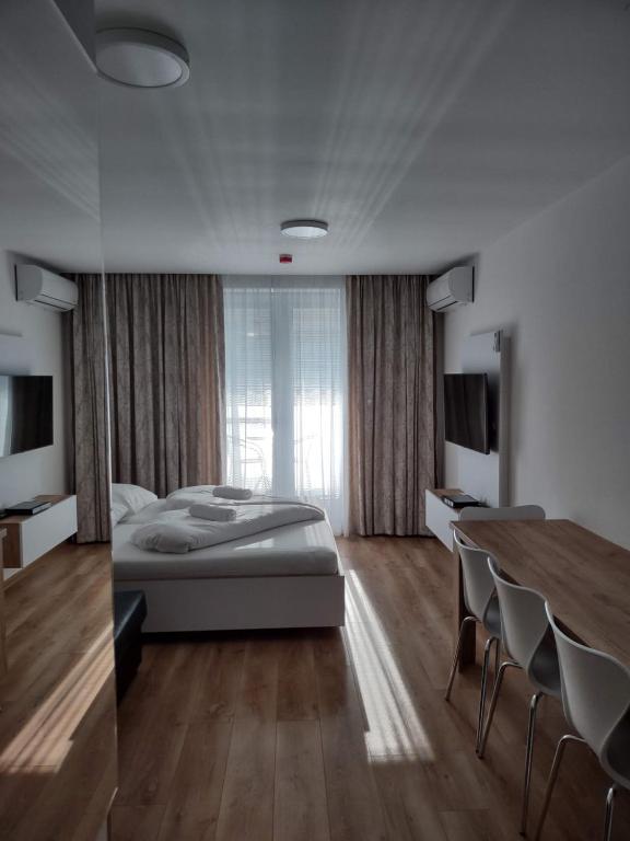 Postel nebo postele na pokoji v ubytování Apartman Kyjev
