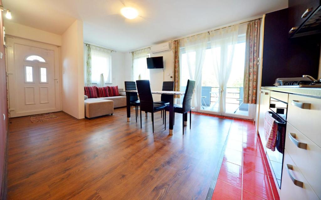 Guest House Rudine - One-Bedroom Apartment
