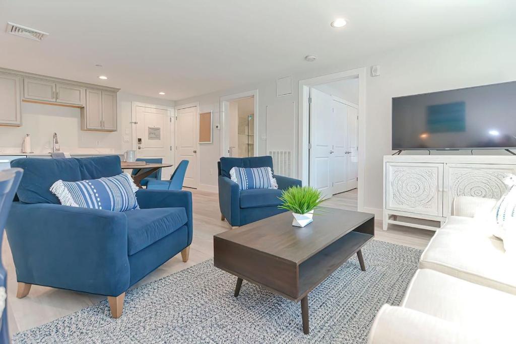 Harbourtown Suites on Plymouth Harbor - Deluxe Suite
