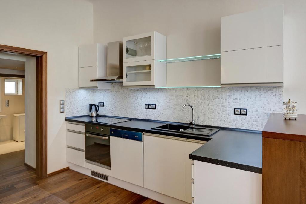 Historic Centre Apartments II - 3