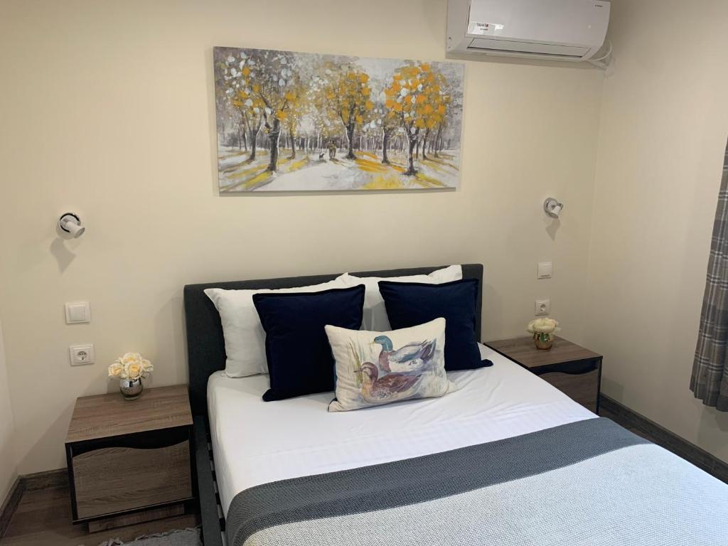 a bedroom with a bed with a painting on the wall at Apartment Zdravets 2, in the heart of the old city in Veliko Tŭrnovo