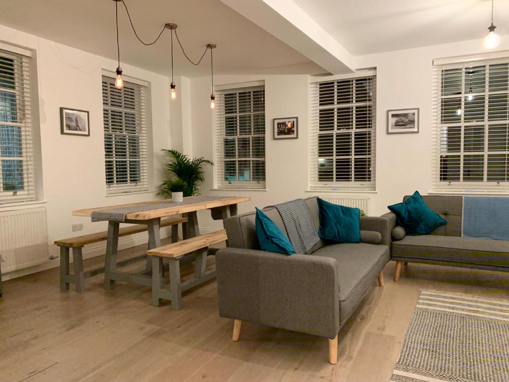 a living room with a couch and a table at 1 Central Chambers in Stratford-upon-Avon