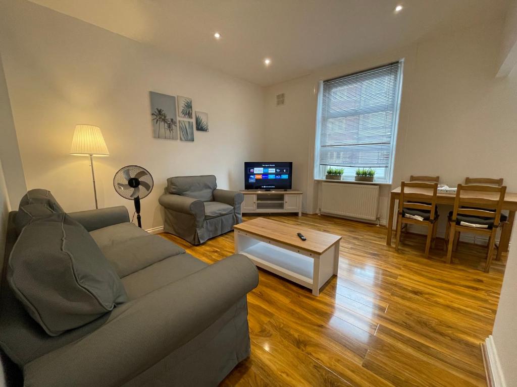 Lovely 1 bedroom and double sofa bed flat