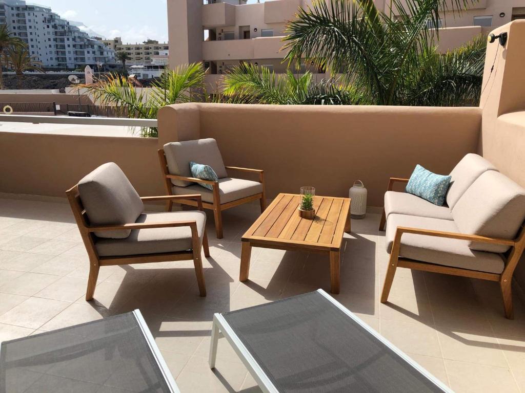 Posedenie v ubytovaní NEW !!! Luxury Apartment, 32 m2 Terrace in the Sun, Pool View