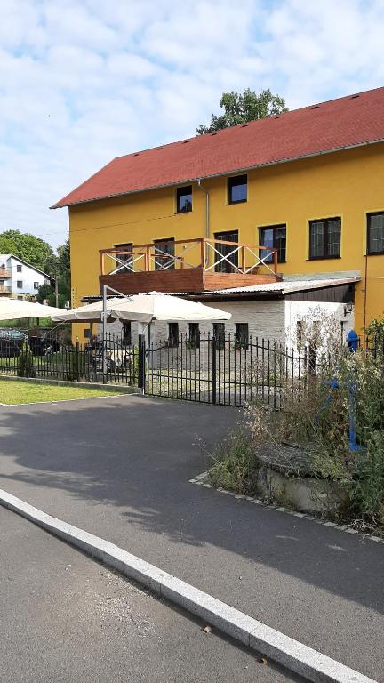 Budynek, w którym mieści się apartament