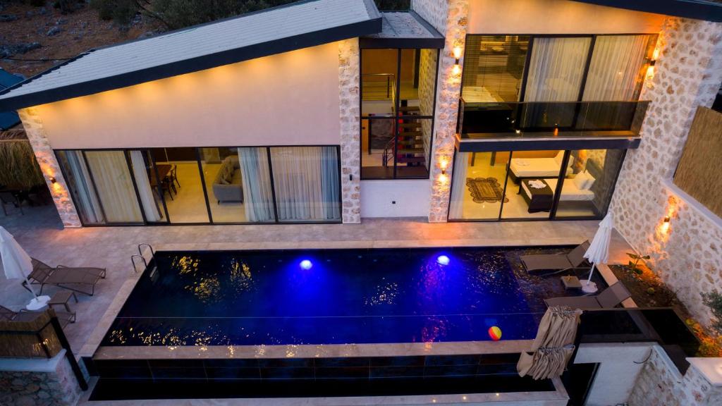 The swimming pool at or close to Zen - 2 Bedroom with jacuzzi in Kalkan Çayköy