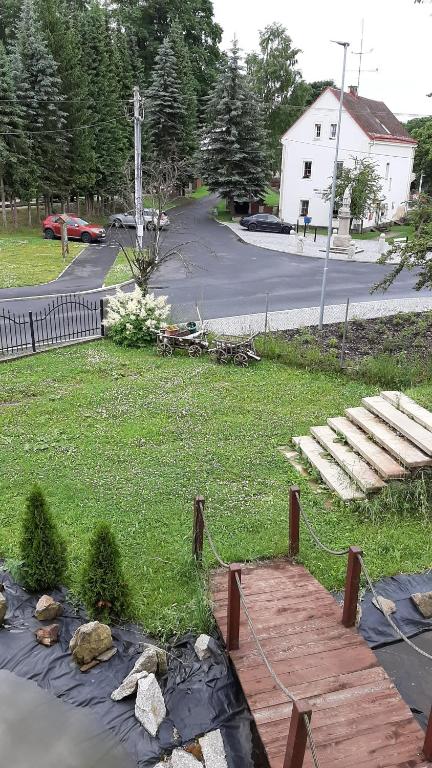 Ogród w obiekcie Apartmány-Zámecká restaurace