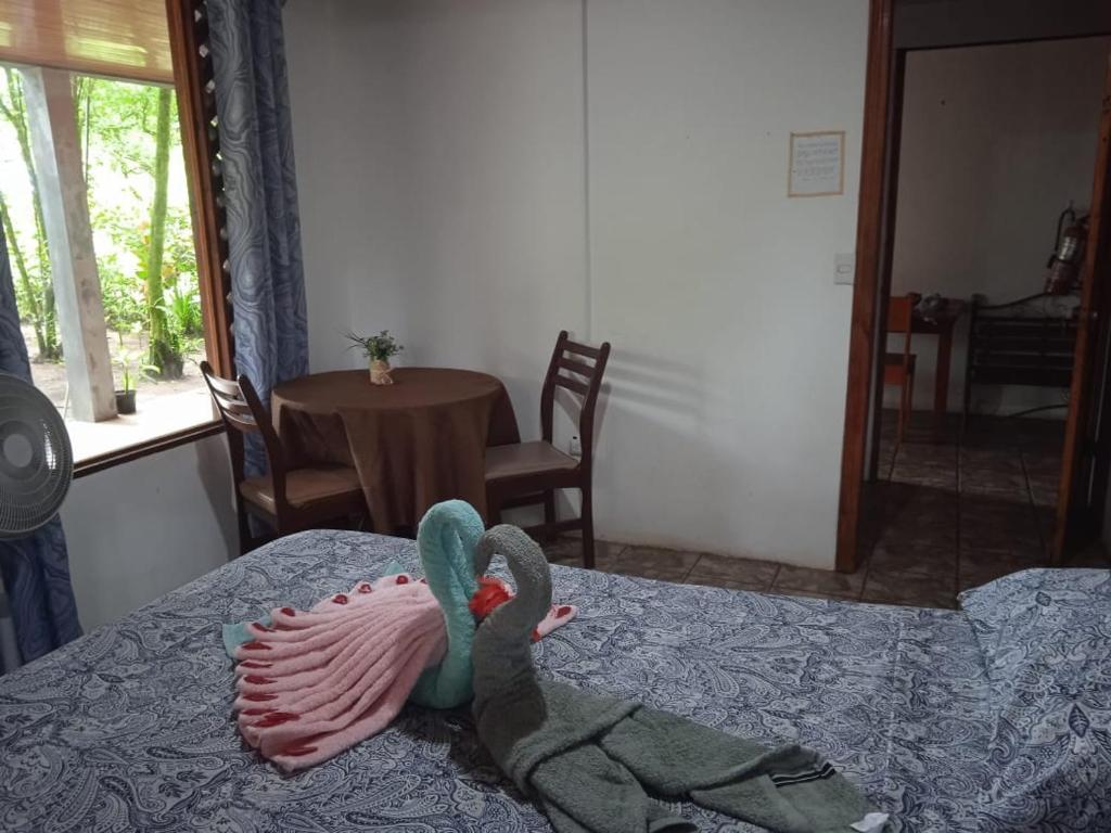 Postel nebo postele na pokoji v ubytování Gecko de Tortuguero