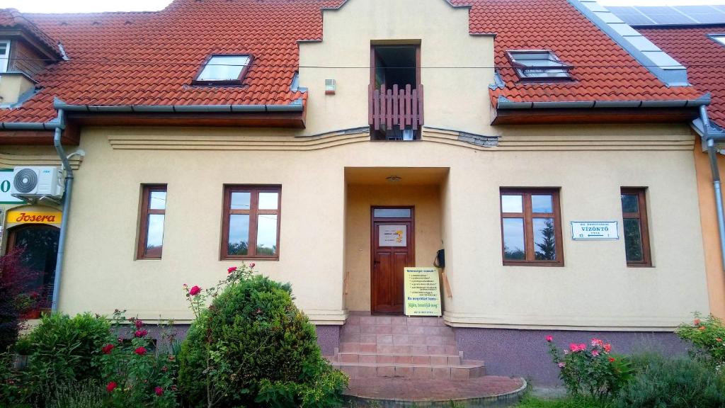 a white house with a red roof at Highway House in Kecskemét