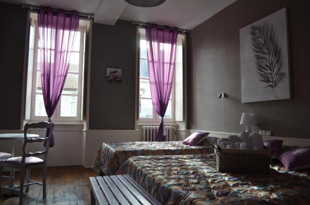 Postel nebo postele na pokoji v ubytování Hôtel du Commerce