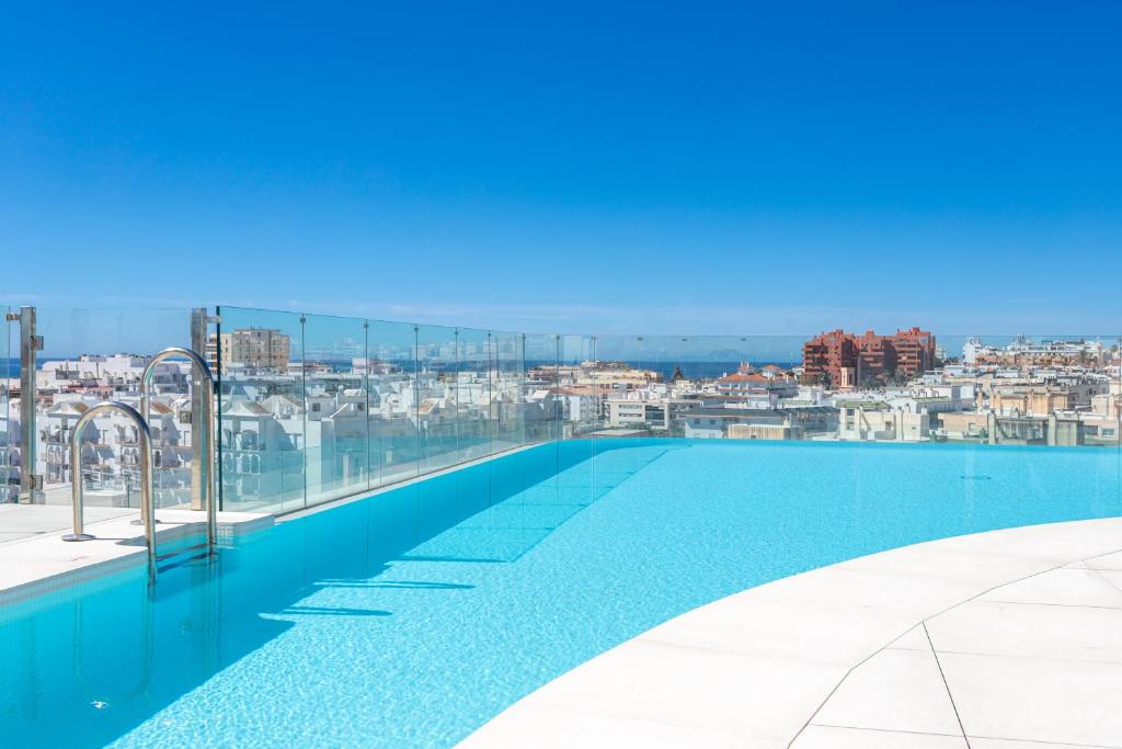 Turquoise Infinity Apartment by GHR Rentals i Estepona ...