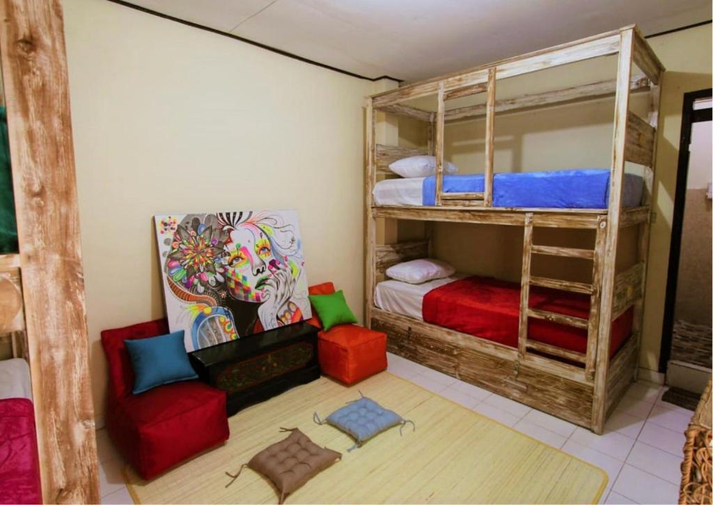 Dviaukštė lova arba lovos apgyvendinimo įstaigoje Clamonic House Nusa Dua