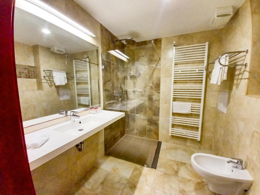 Koupelna v ubytování Veronika Hotel