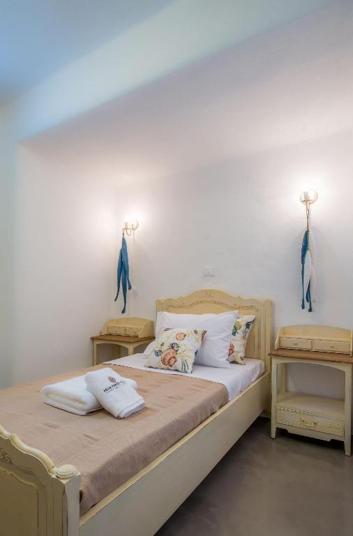Posteľ alebo postele v izbe v ubytovaní Grand Villa With Sea View And Private Pool Up To 8 Persons Apv Golden Beach Paros