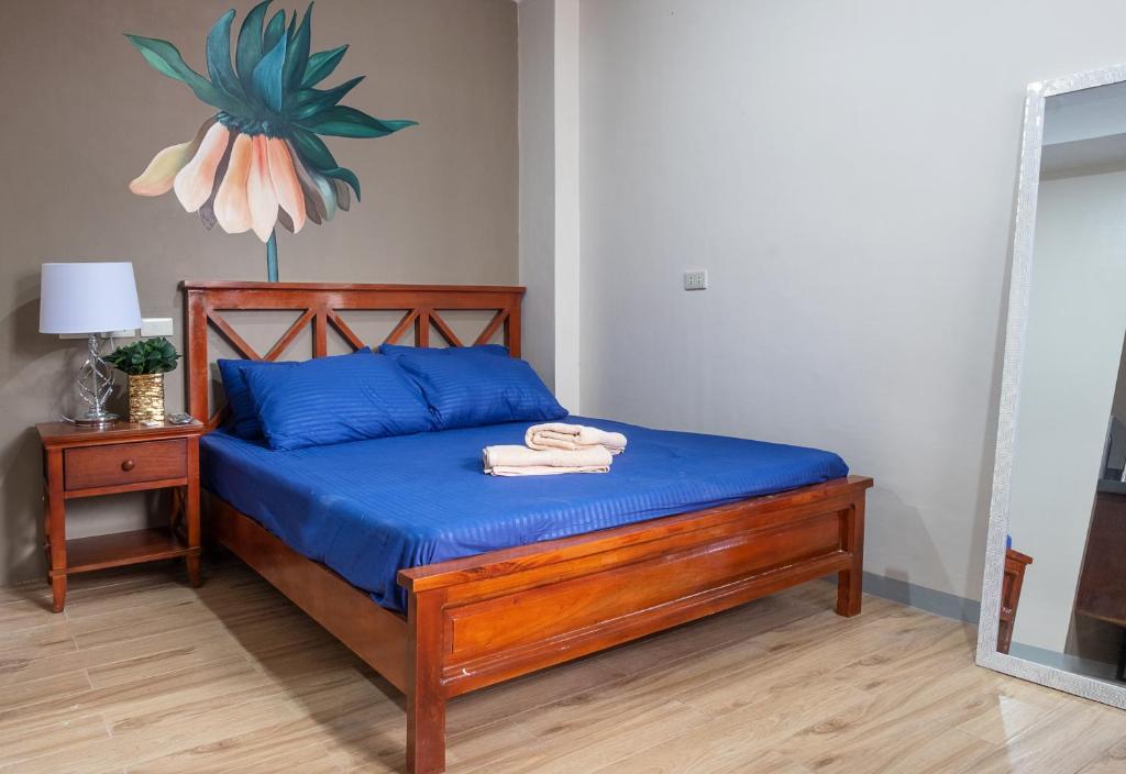 Postel nebo postele na pokoji v ubytování Luis miguel's place