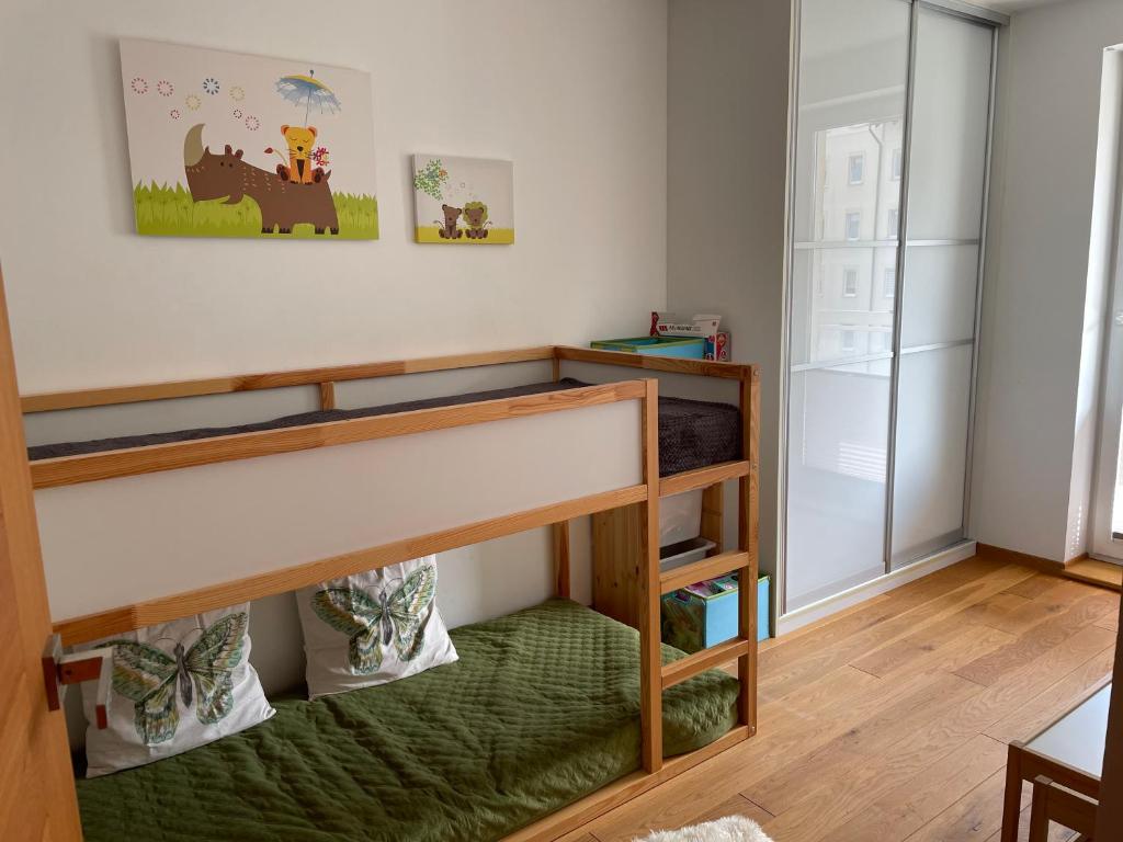 a childs bedroom with a bunk bed at Apartament na Morenowym Wzgórzu in Gdańsk