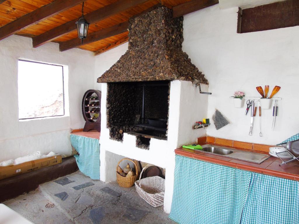 TV a/nebo společenská místnost v ubytování Finca Noya con piscina privada