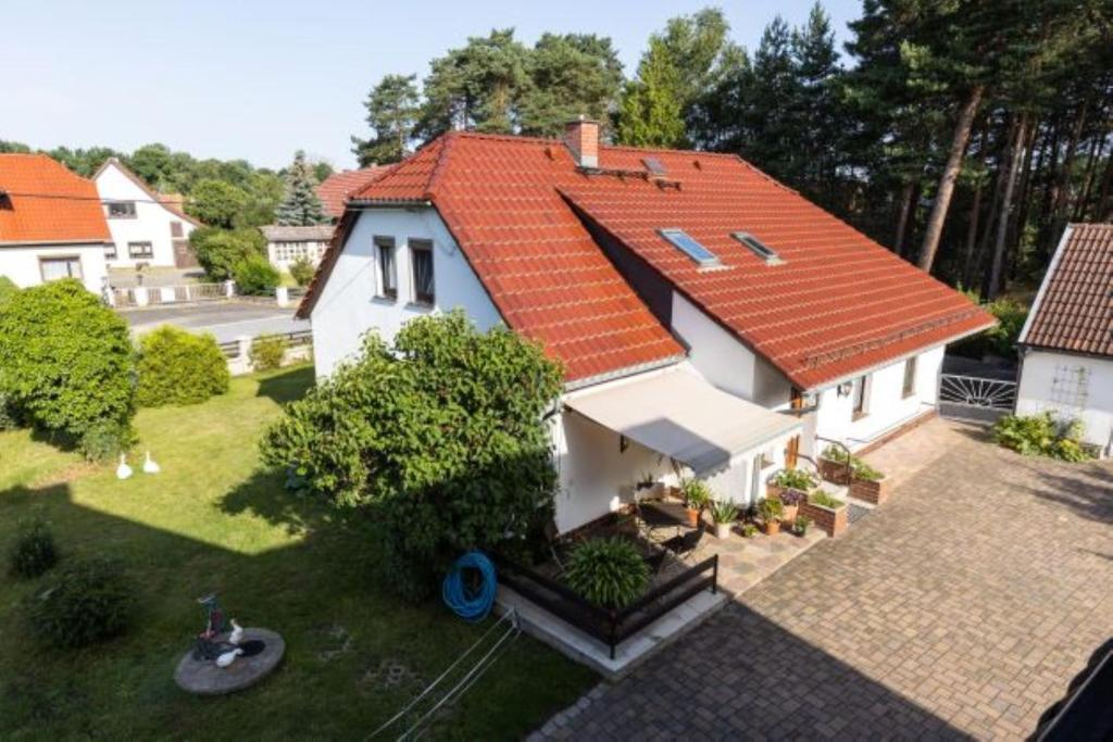 an overhead view of a white house with an orange roof at Ferienhaus Am Sägewerk in Malschwitz