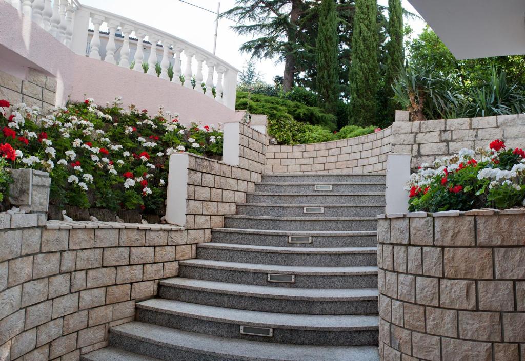Zahrada ubytování Hotel Vali Dramalj