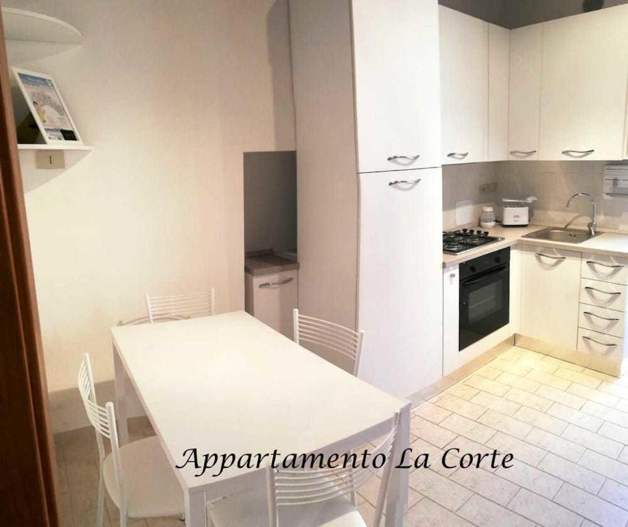 A kitchen or kitchenette at Appartamento La Corte