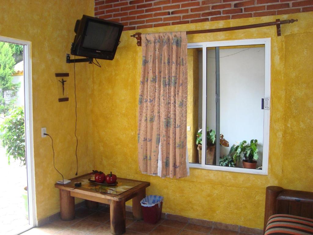 TV a/nebo společenská místnost v ubytování Posada la Natividad