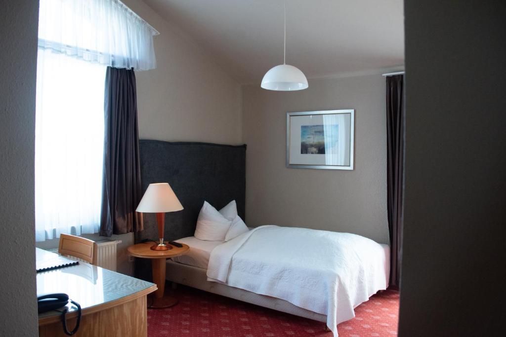 Postel nebo postele na pokoji v ubytování Hotel Das Kleine Ritz