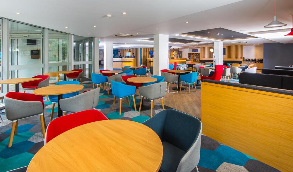 Restaurace v ubytování Holiday Inn Express London-Hammersmith by IHG