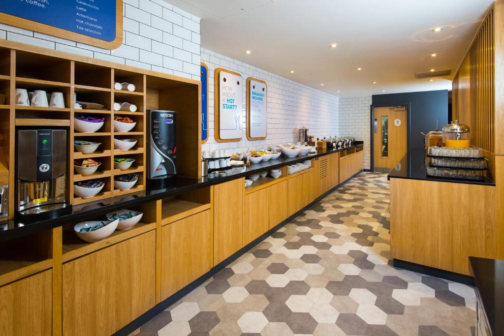 Kuchyň nebo kuchyňský kout v ubytování Holiday Inn Express London-Hammersmith by IHG