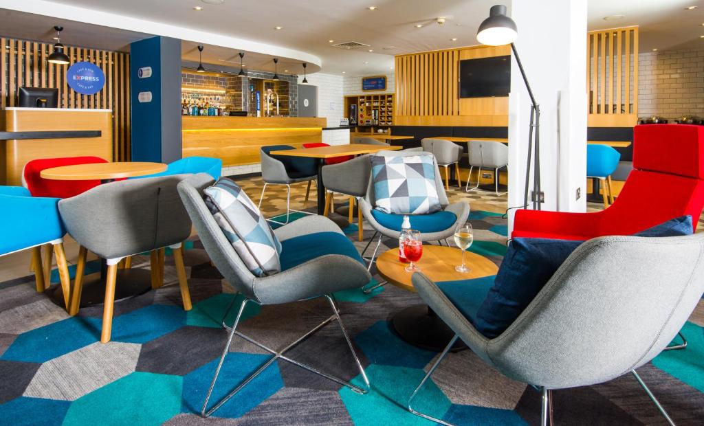 Posezení v ubytování Holiday Inn Express London-Hammersmith by IHG