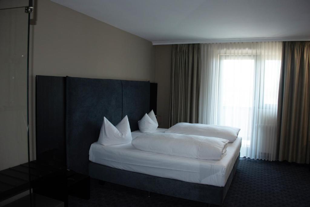 Postel nebo postele na pokoji v ubytování ROSS Hotel