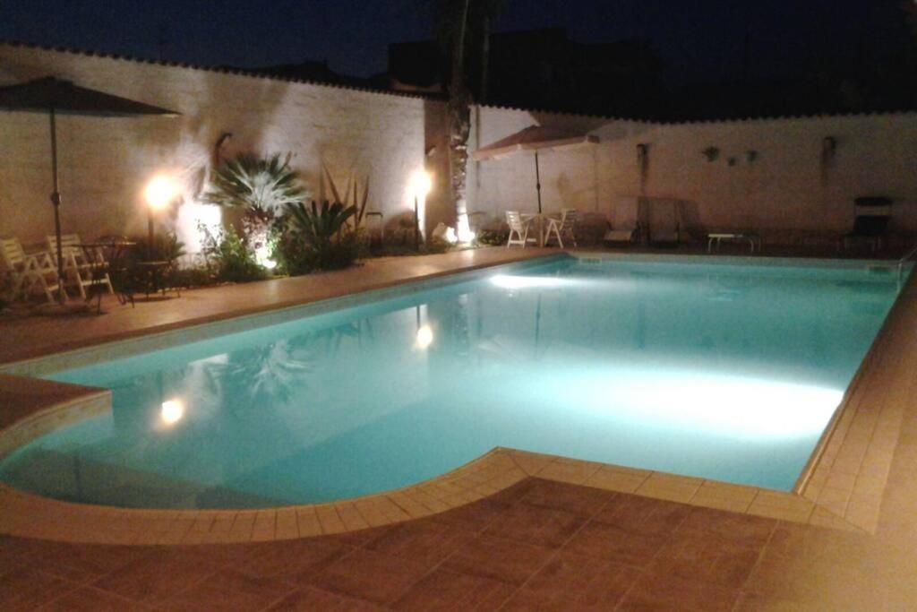 Basen w obiekcie Casa vacanza in villa con piscina! lub w pobliżu