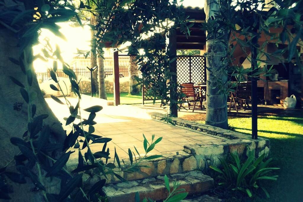 Ogród w obiekcie Casa vacanza in villa con piscina!