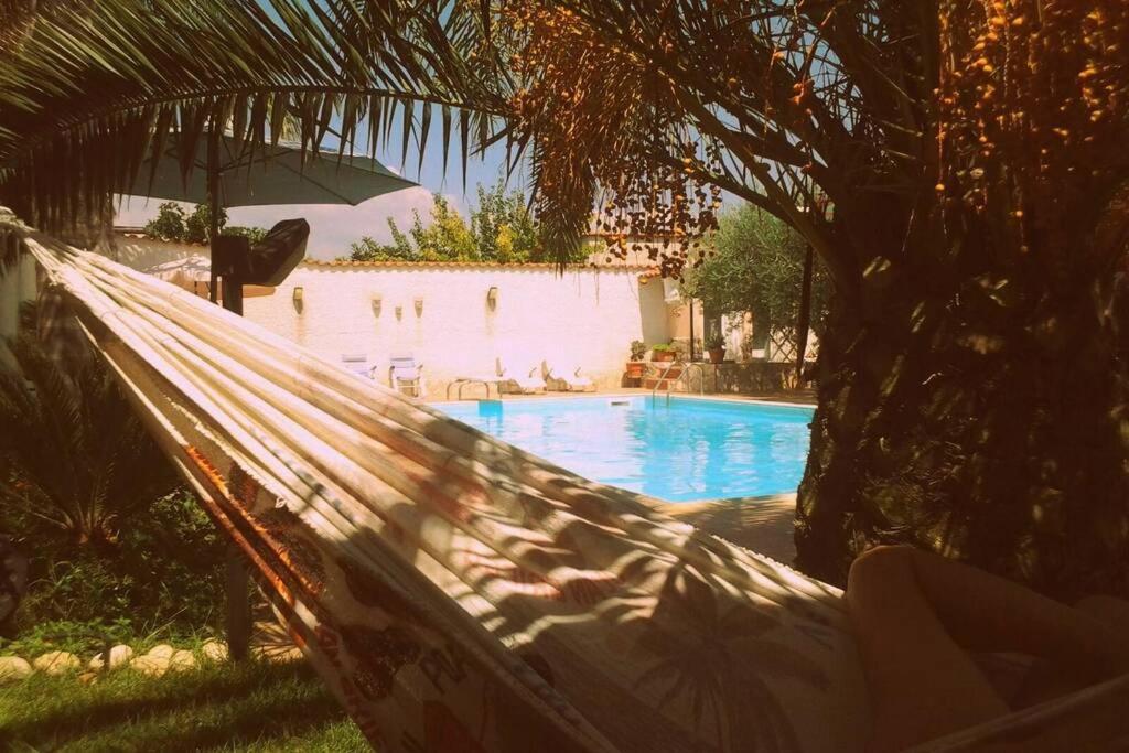Basen w obiekcie Casa vacanza in villa con piscina! lub w pobliżu