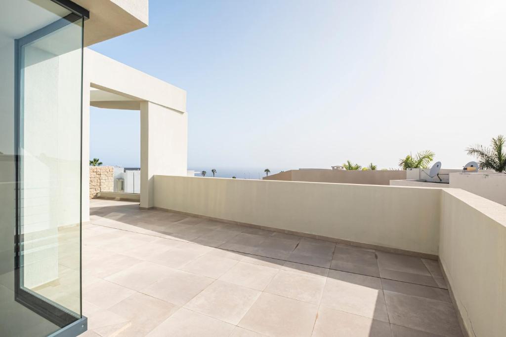 Balkón alebo terasa v ubytovaní Villa Alisios Golf Luxury Tenerifesummervillas Heated pool