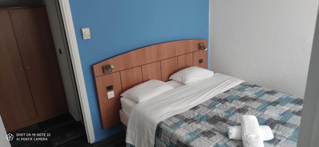 Postel nebo postele na pokoji v ubytování Kyriad Mulhouse Est - Lutterbach