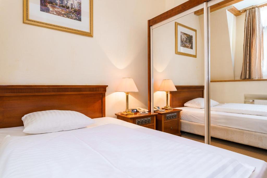 Spa Hotel Anglický Dvůr客房内的一张或多张床位