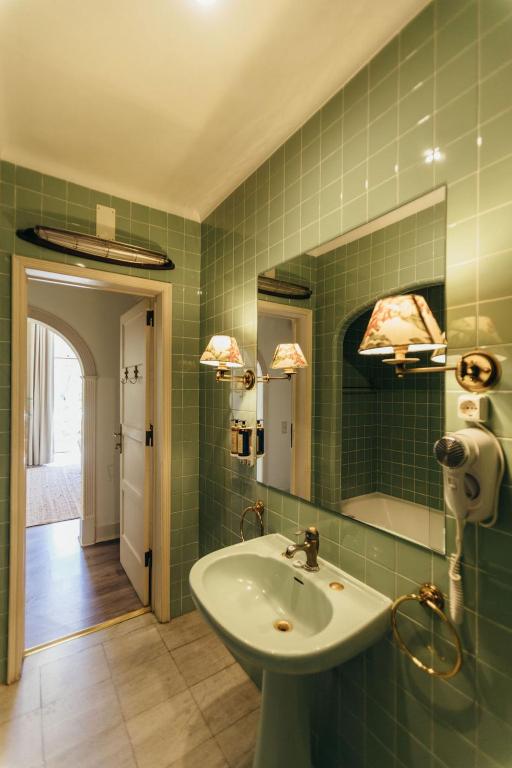 a bathroom with a sink and a mirror at Pergola Boutique Hotel in Cascais