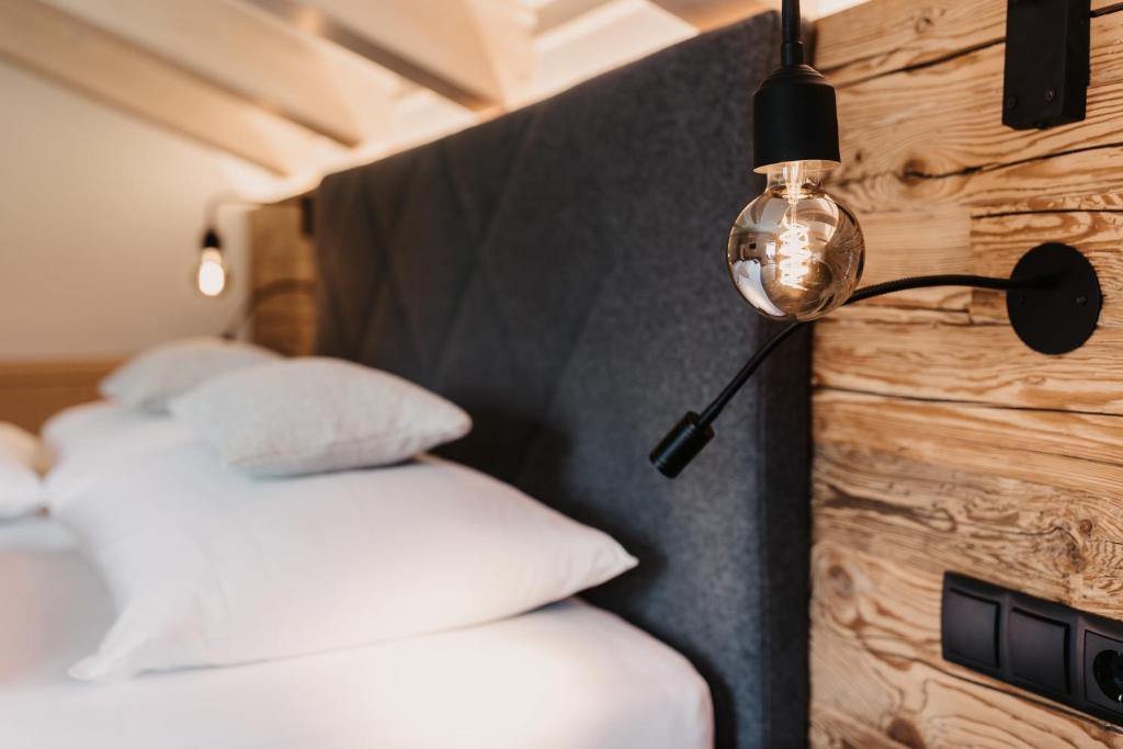 Postel nebo postele na pokoji v ubytování Hotel Happy Filzmoos