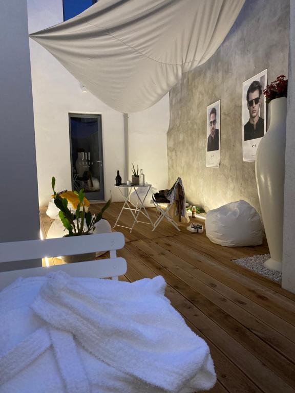 Postel nebo postele na pokoji v ubytování LUVIA ROOMS SPA