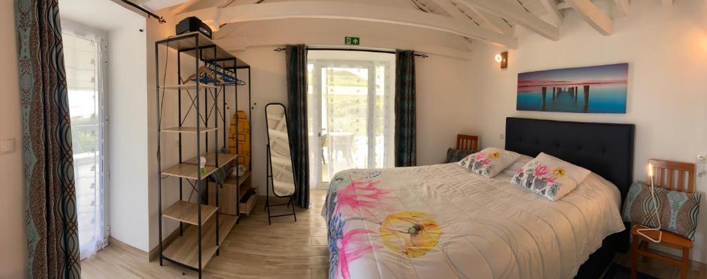 Postel nebo postele na pokoji v ubytování Moradia Terra Chã Sea View 1 to 4 pers