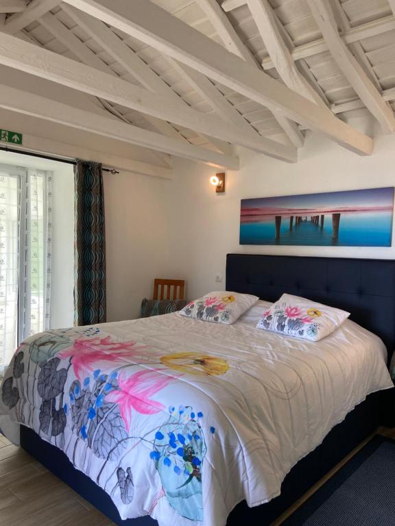 Postel nebo postele na pokoji v ubytování Moradia Terra Chã Sea View 1 to 4 pers