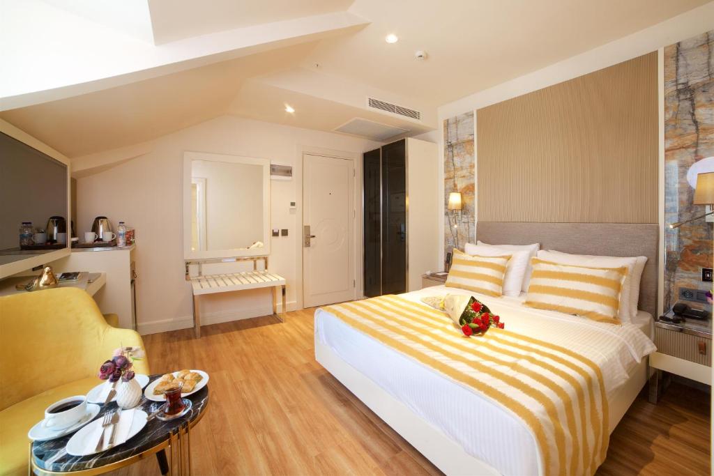Postel nebo postele na pokoji v ubytování Icon Hotel Taksim